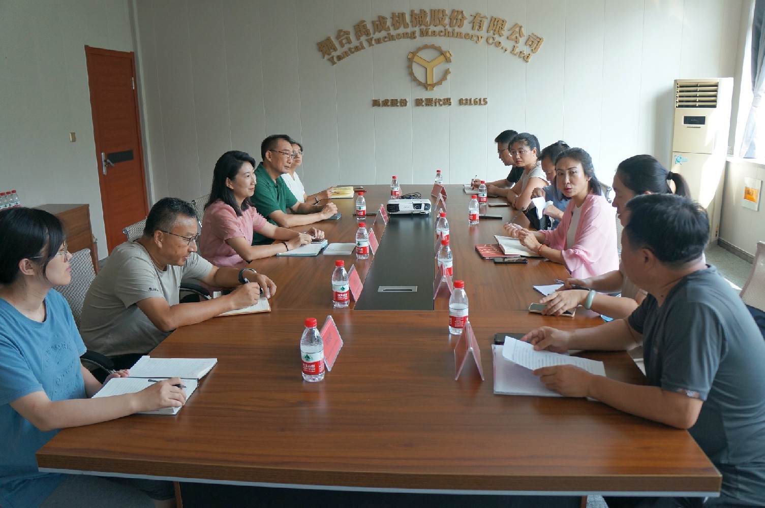 民建煙臺市委會、民建高新區(qū)總支領(lǐng)導(dǎo)蒞臨我公司考察